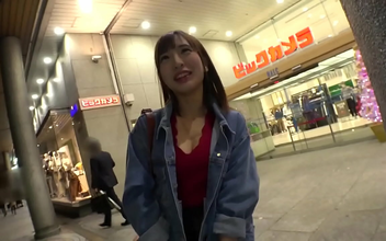 【一発ヤリに来ました】で大好評だった21歳の美容部員あやちゃん参上！応募理由は「前の撮影(SEX)が忘れられなくて…」2発目を堂々とヤリに来たエロ美容部員は今回もヤル気満々！始まりから終わりまで豪雨な潮吹きの嵐！散々イキまくって「私AV男優にハマっちゃいましたね」これは3発目も…？https://bit.ly/3Z1BfVM