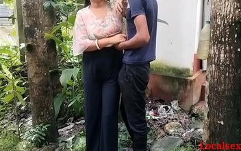Enjoy the Irresistible Indian Girlfriend's Passionate Outdoor Sex!