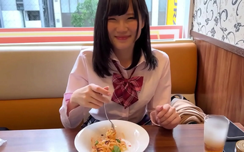 Himari(18) seduces with stunning blowjob skills in JAV debut! [Taboo title]