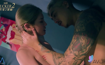 Revealed ~ Curvy Chinese Enchantress Li Zhiyan's Steamy Fling with Handsome Waiter