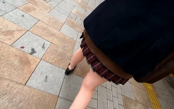 Feast your eyes on the black-haired C-chan as she walks around Shinjuku in her schoolgirl uniform!