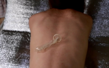 Japanese Beauty Seduces with Her Manpee Bubble Bath - Nakadashi Delight for Your Eyes Only!